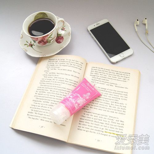 看看你的脸，小心你的手泄露你的年龄。