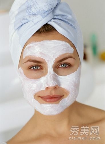 牛奶+面粉+维生素E夏季自助美白方法