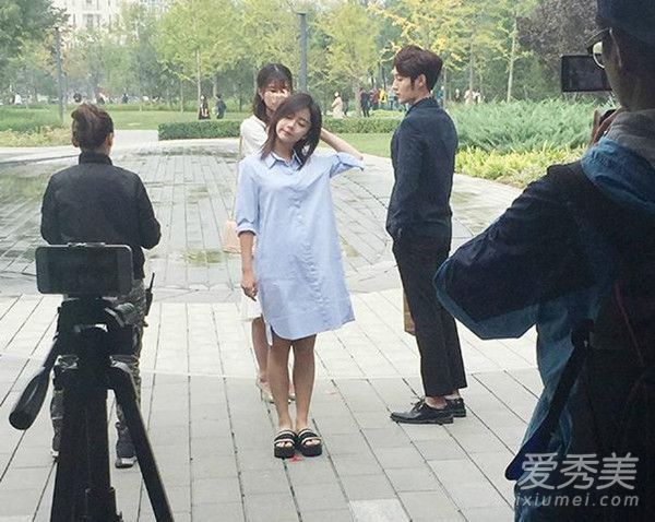 李燕夏天的同款式衬衫是什么牌子的？