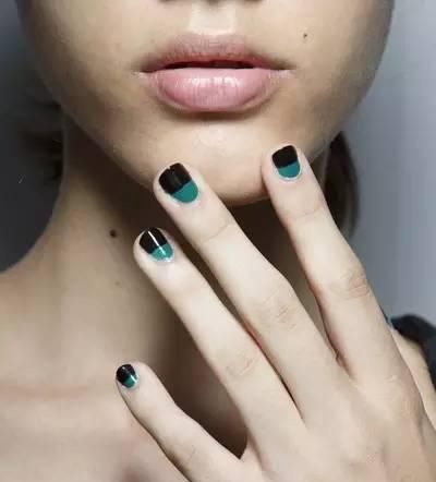 美甲设计:20个美甲美女不要！