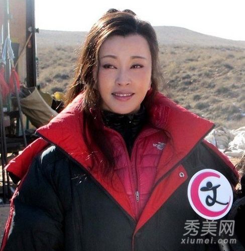 资深女演员的整形手术对于与微型整形手术进行美容比较是必要的。