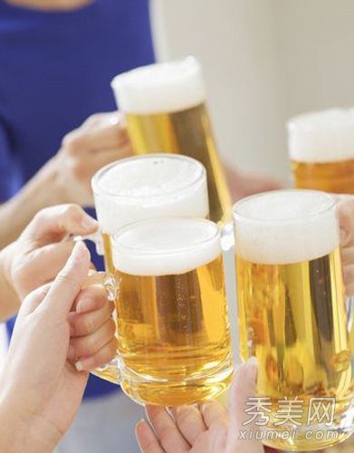 素食吃甜食长眼圈吃什么对皮肤好？