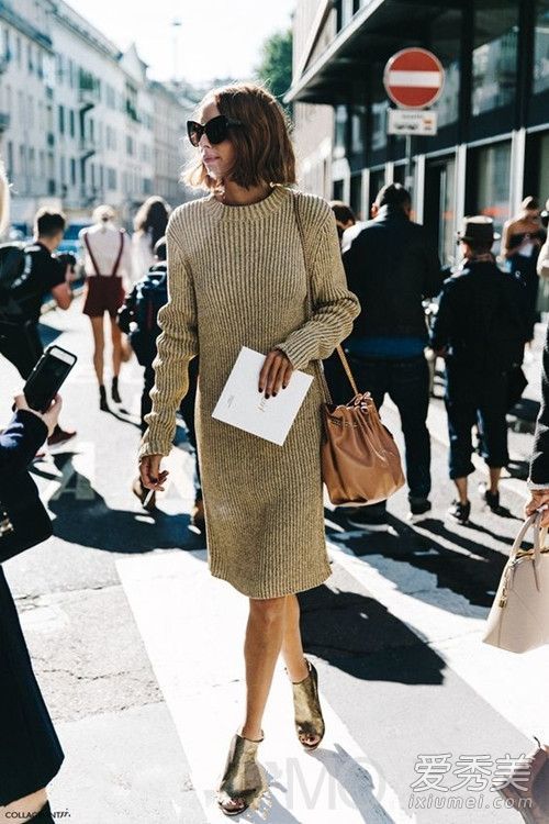 每只手穿一件毛线裙在新的高度看起来很漂亮。