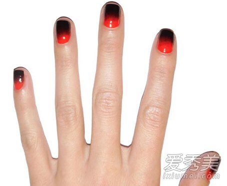 自制的5个万圣节美甲既简单又特别!