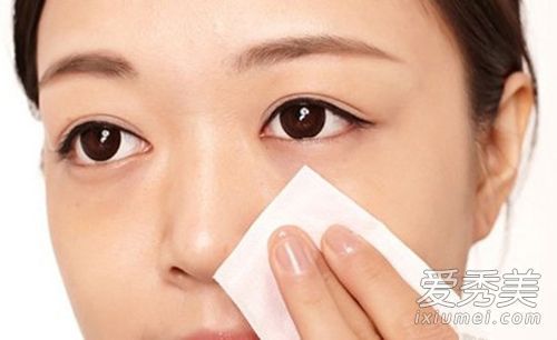 通过这种方式，你会不由自主地知道一些用鸡蛋般柔软的肌肉去除黑头的技巧。