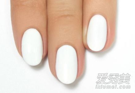 美观大方的DIY黑白大理石美甲