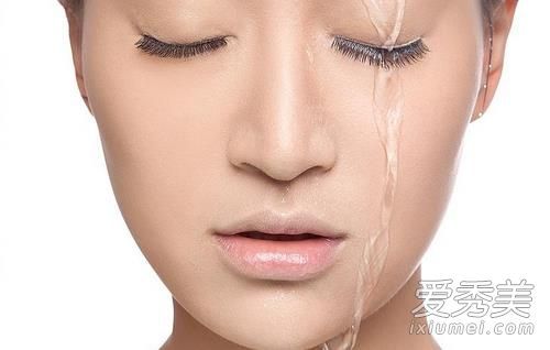 为什么脸部有坑洼和粗糙的毛孔？怎么回事？