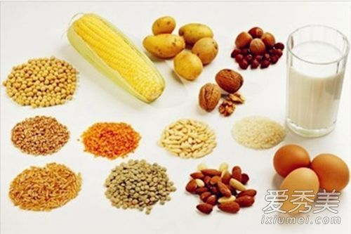 在40岁的时候，他拒绝年轻时吃东西和延缓衰老。