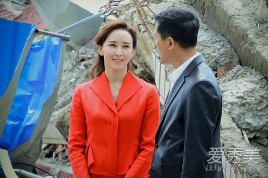 以人的名义和胡静穿同一件红色外套怎么样?