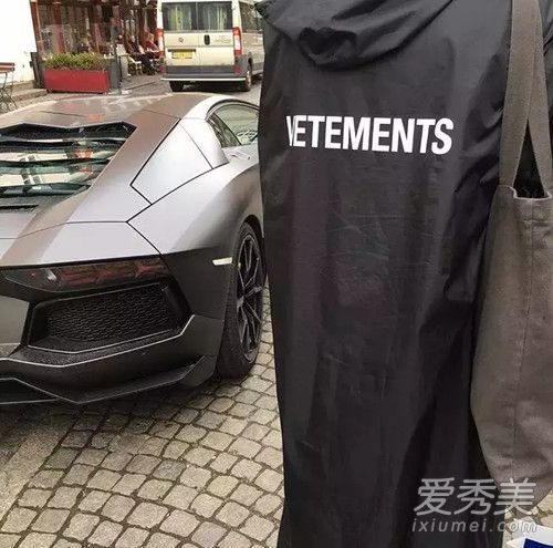 为什么国内外许多明星喜欢穿的兽医服装如此受欢迎?