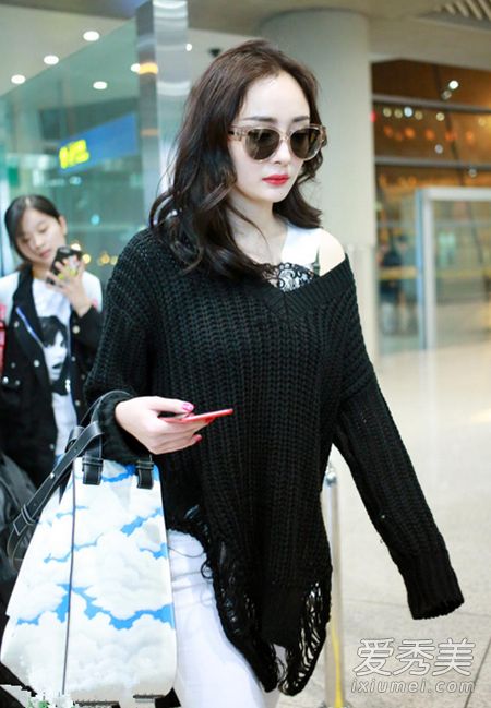 杨幂机场是什么牌子的太阳镜?