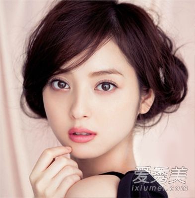 日本化妆:佐佐木希的腮红+卧蚕画