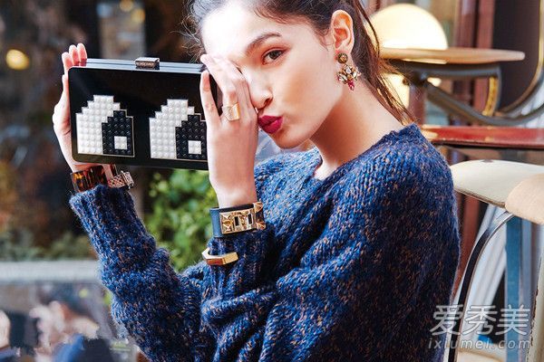 冬季搭配关键物品不怕笨拙，即使它们很厚。