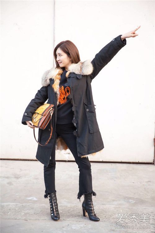 温暖而美丽，这件大衣撒满了粉末。