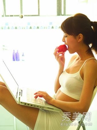 女性如何美白皮肤以防止皮肤松弛和吃好的皮肤?