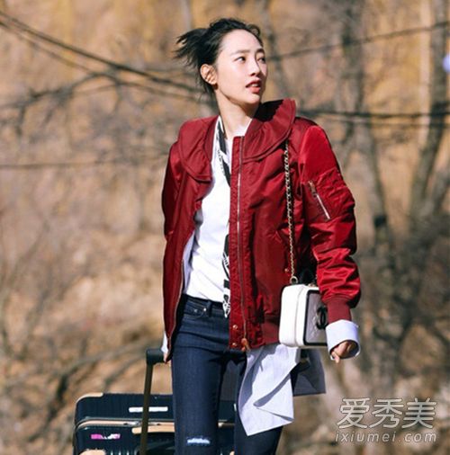 现在戴它还不晚！白百合红外套搭配