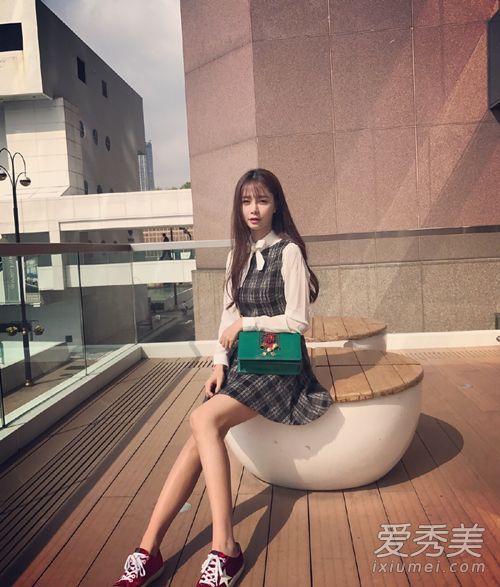 安静不过三秒沈就靠PS除了白皮肤