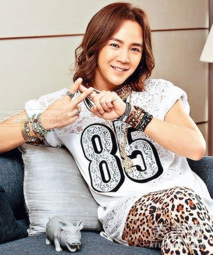 张克洙声称双性恋男性品味老照片对比怀疑整形手术