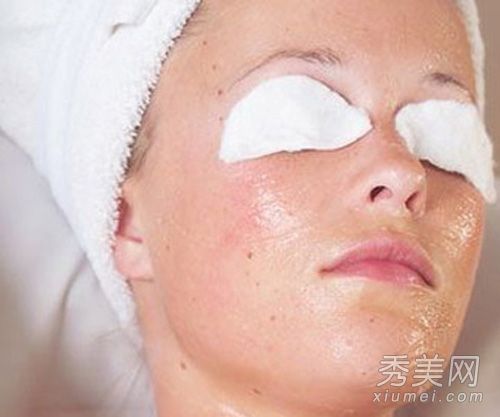 眼霜的错误:你只在睡前25岁时使用眼霜吗？