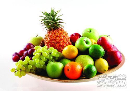 我应该如何在月经期间吃健康食品而不长粉刺？