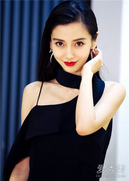 是全部吗？从小学到初中的婴儿照片又被翻了个底朝天。