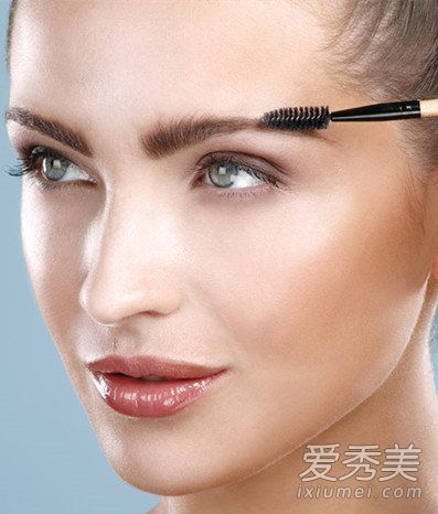 如何使用眉笔和眉粉？如何选择眉笔的颜色？