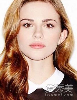 使用白色眼影眼线打造甜美的婴儿妆