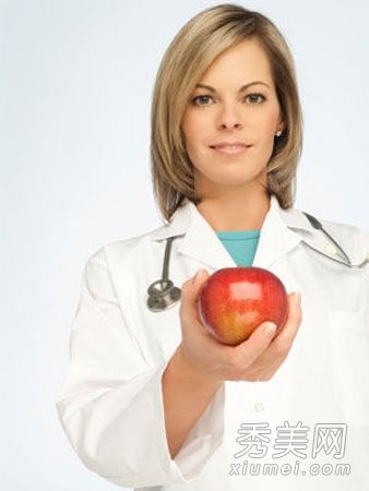 夏天你吃什么治疗痤疮？如何预防痤疮恶化