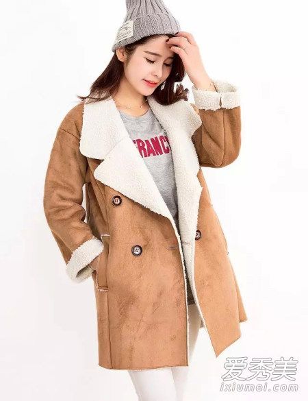 为新年买新衣服和时髦的麂皮大衣。一定要有。