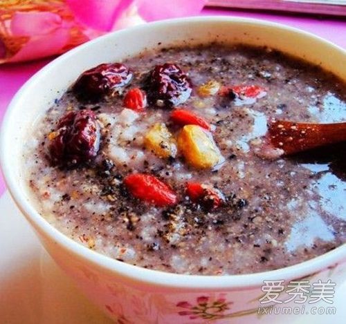 吃喝的女人的美丽不在于“化妆”