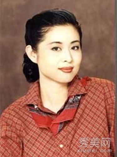 照片显示,女神被岁月摧毁,她的身材臃肿,脸上布满皱纹。