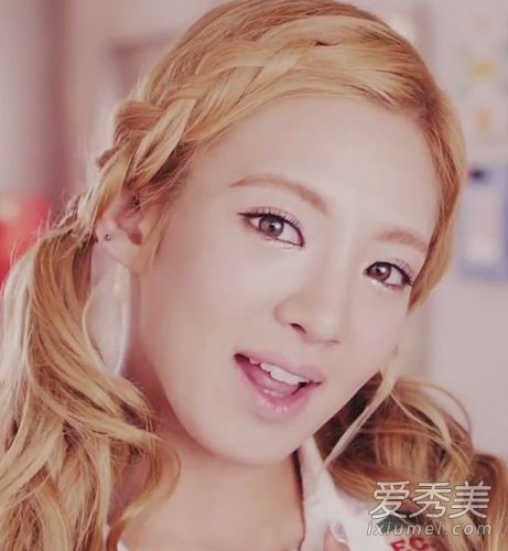 眉毛画:小源年轻时的“海鸥眉毛”