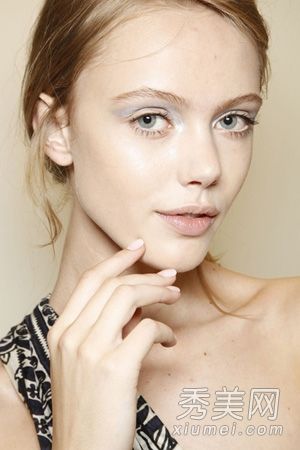 乳房下垂和脱发的女性错误地认为衰老有10种假象。