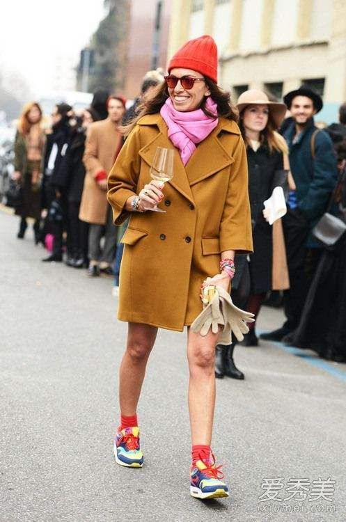 百搭运动鞋让你舒适，易于行走和老化。