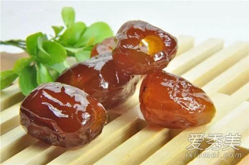 皮肤又黑又黄，不担心日常饮食，而且状态良好。