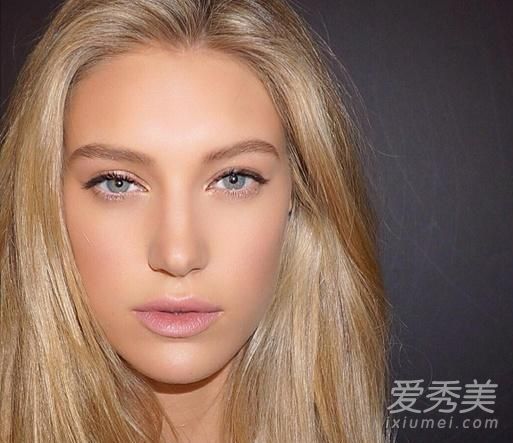 口红太浅+眉笔太深去除5个不良化妆习惯