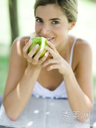 夏天你吃什么美白？绿豆排毒番茄美白