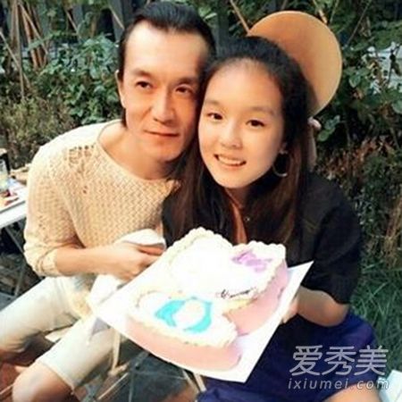 第二代明星的美丑差异太大了。这真的是你自己的吗?