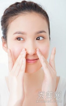 如何使用去黑头+毛孔缩小黑头出口液？