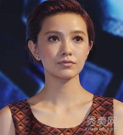 郭采洁的小脸秘密分享瘦脸和紧肤按摩技巧