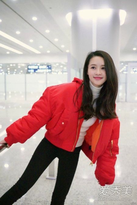 新年心情好的时候，在衣服上涂些红色。