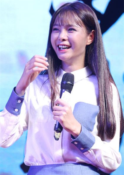 沈的脸肿了。这真是难以言表的尴尬！