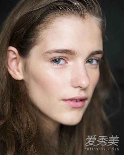 2016年春夏纽约时装周:精致裸妆太美了