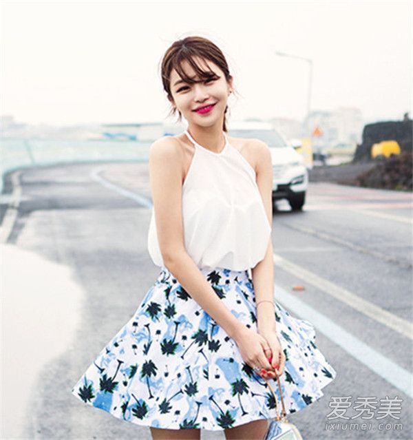 哪种衬衫配印花裙子好看？