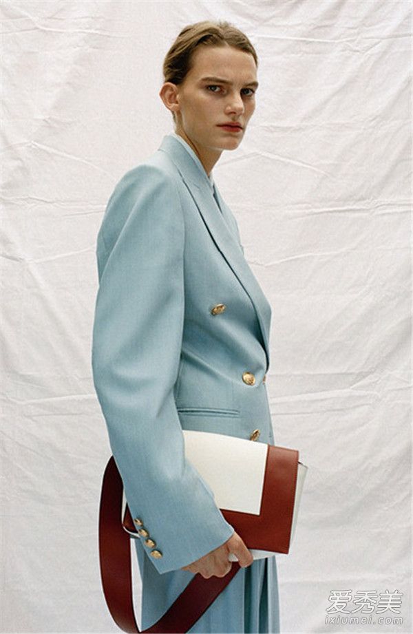 从2017年十大最时尚手袋开始，转向任何风格的时尚。