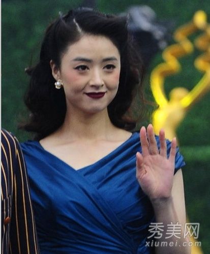 美容明星也会犯错，让难看的妆容看起来很糟糕。