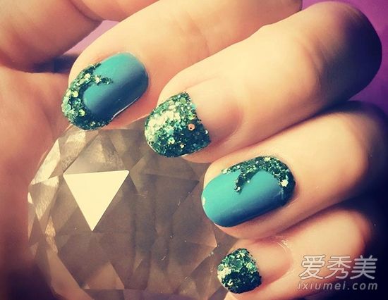 基础美甲教程:自制迪士尼风格美甲