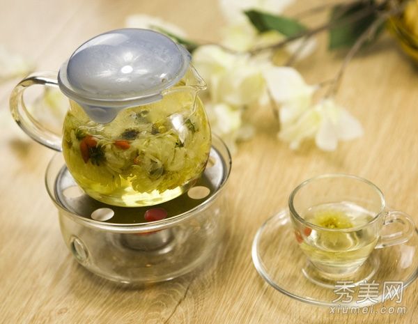 菊花茶护眼法防止黑眼圈和红眼