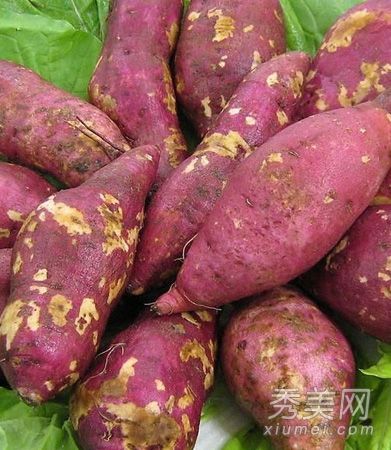 秋天吃什么对皮肤有好处？经常吃红薯可以减肥和美容。