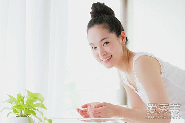 白醋对美白皮肤没有效果，这是你没有使用的正确方法。